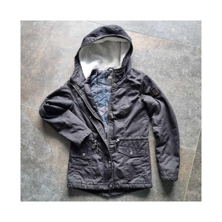 Veste doublée noire à capuche