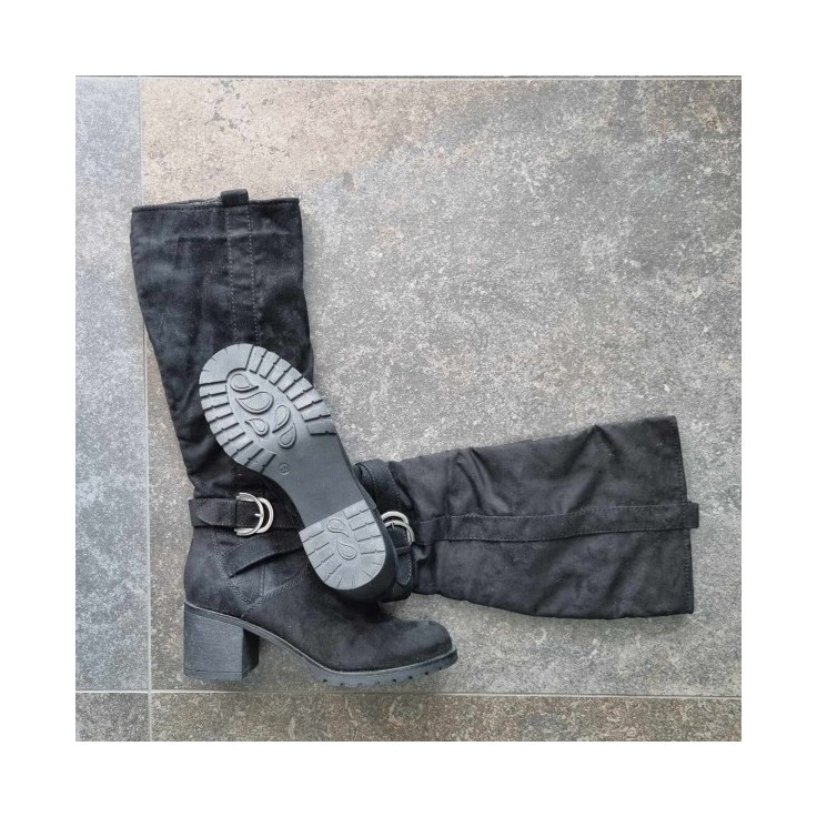 Bottes noires à boucles